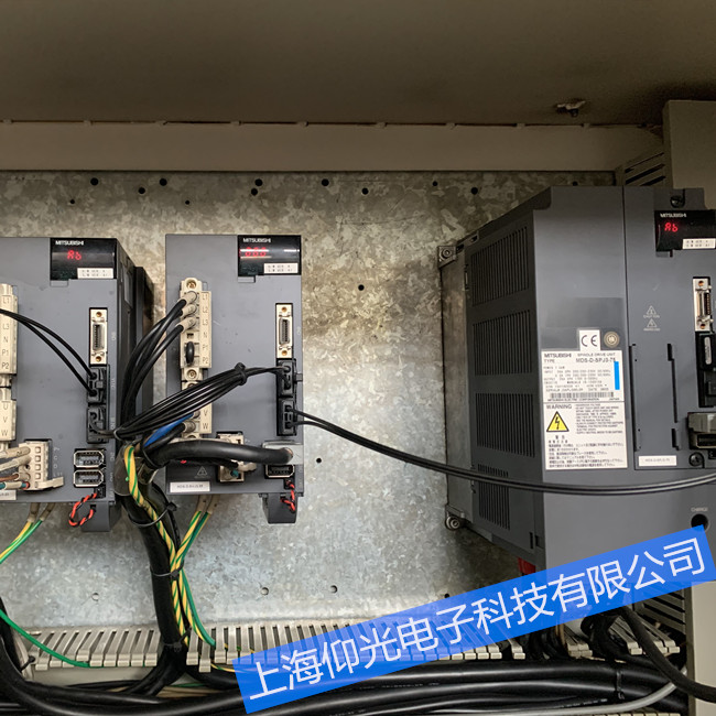 三菱伺服驅(qū)動(dòng)器報(bào)警代碼顯示E3/E4/E7/E8/E9故障閃爍維修辦法