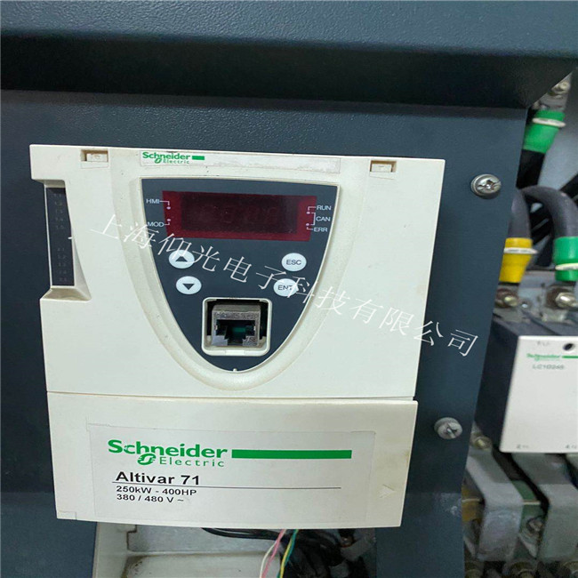 施耐德變頻器通電無(wú)顯示故障檢修方法