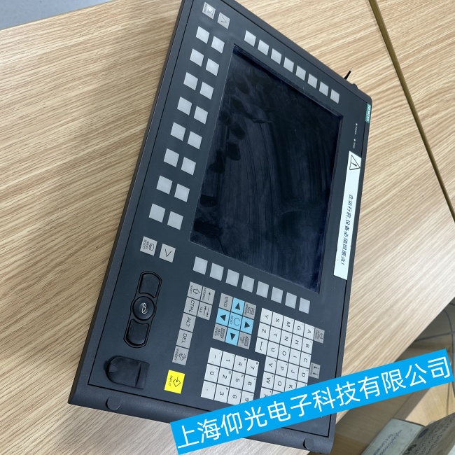 無(wú)錫西門(mén)子數(shù)控系統(tǒng)SINUMERIK 810D通電后紅綠燈都亮故障維修廠家地址